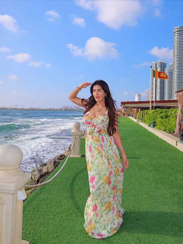 Rashi Singh ( Source / Instagram ) Rashi Singh photo Gallery