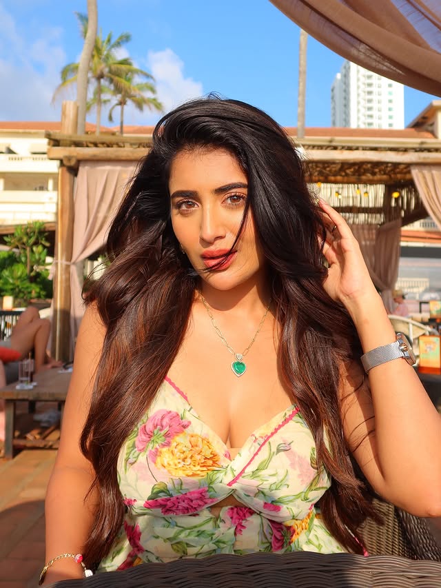 Rashi Singh ( Source / Instagram ) Rashi Singh photo Gallery