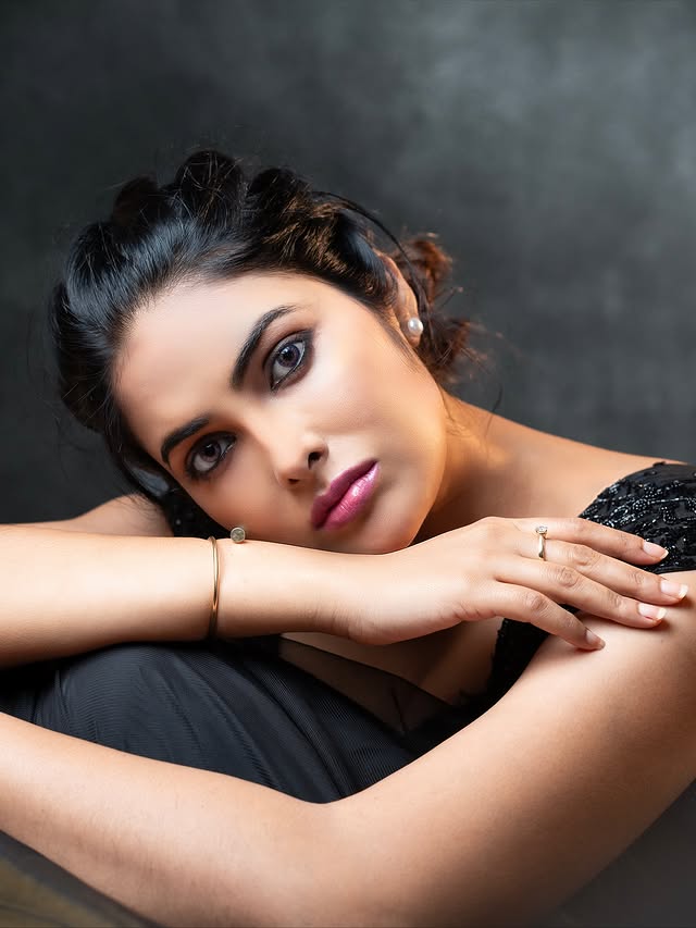 Divi Vadthya ( Source / Instagram) Divi Vadthya photo Gallery