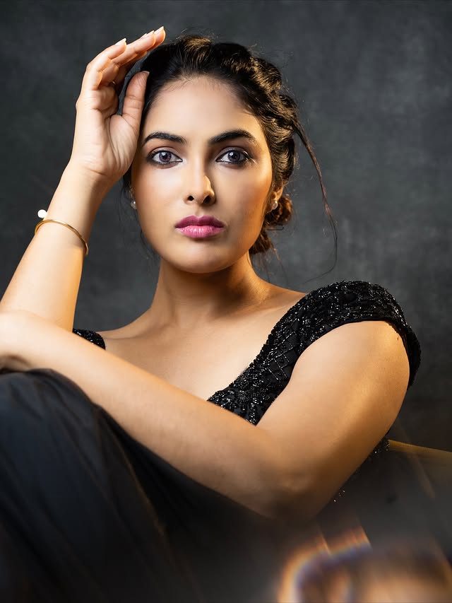 Divi Vadthya ( Source / Instagram) Divi Vadthya photo Gallery
