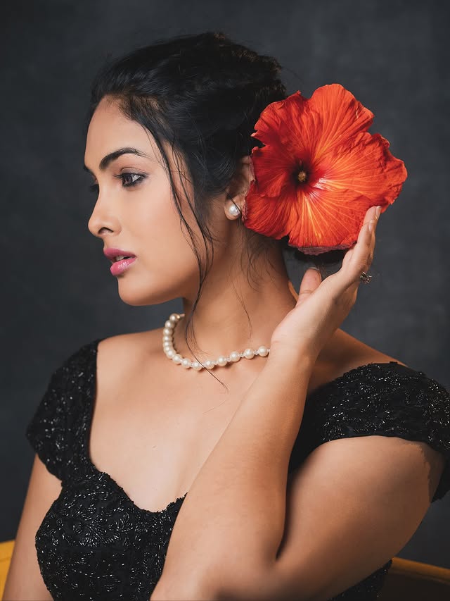 Divi Vadthya ( Source / Instagram) Divi Vadthya photo Gallery