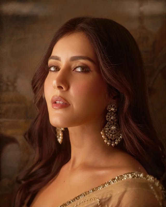 Raashii Khanna Photo Gallery