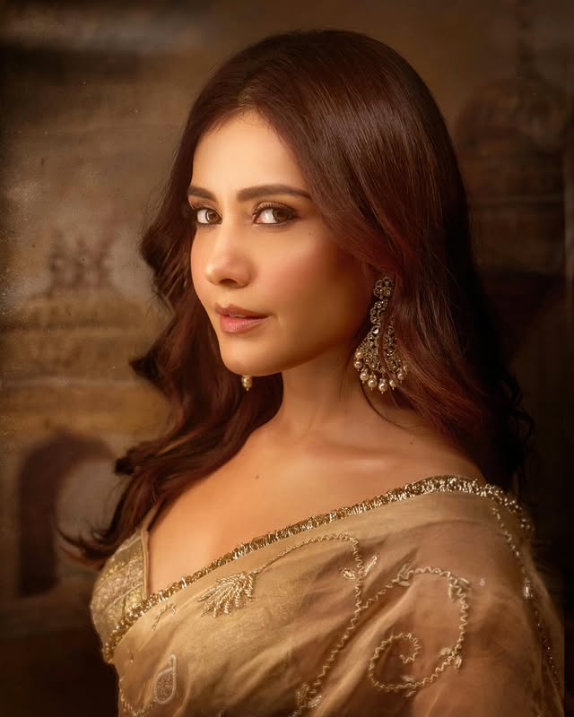 Raashii Khanna Photo Gallery