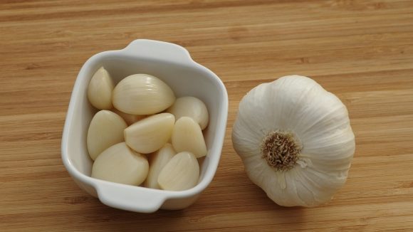 Garlic Spray: వెల్లుల్లి స్ప్రే ఇలా తయారుచేశారంటే ఇంట్లో దోమలు పారిపోతాయి