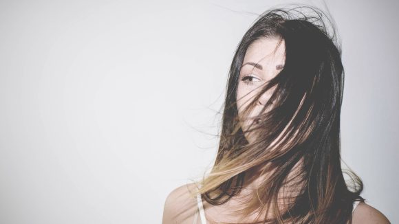 Neem Leaves for Hair: వేపాకులను ఇలా వాడారంటే జుట్టు మెరిసిపోతూ పొడవుగా పెరిగేస్తుంది