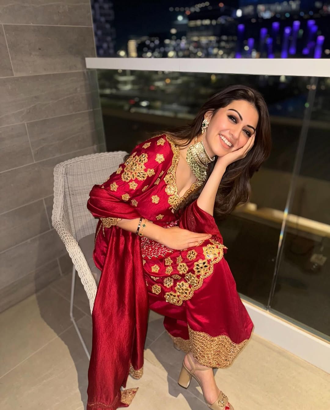 Hansika Motwani: రెడ్ కలర్ డ్రెస్ లో సెగలు పుట్టిస్తున్న హన్సిక!