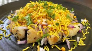 Idli Chaat: ఇడ్లీ మిగిలిపోయిందా? ఇలా ఇడ్లీ చాట్ చేసేయండి, క్రంచీగా అదిరిపోతుంది