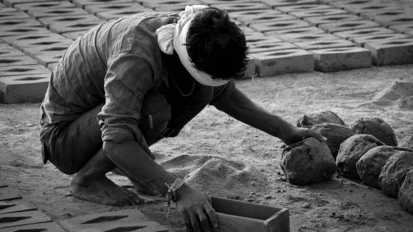New Labor Codes 2025: భారత కార్మిక రంగంలో నవశకం..  అమల్లోకి వచ్చిన 4 లేబర్ కోడ్స్.. గిగ్ వర్కర్లకు తొలిసారిగా పీఎఫ్, ఈఎస్‌ఐ సౌకర్యం!