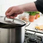 Kitchen tips:  వంట చేస్తున్నప్పుడు కళాయి మూతపై నీరు ఎందుకు పోయాలి?