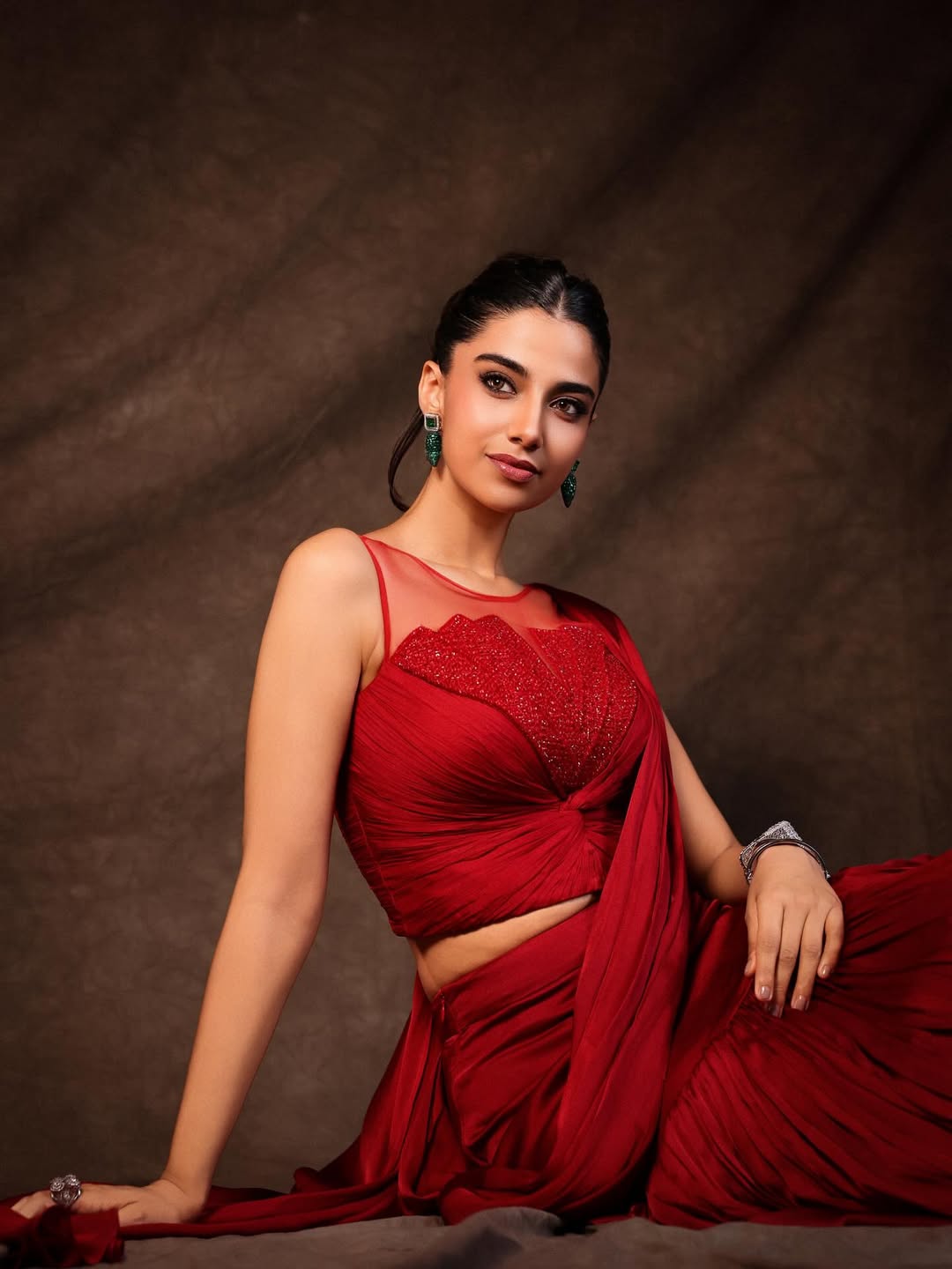 Meenakshi Chaudhary Pics (Source:Instagram)