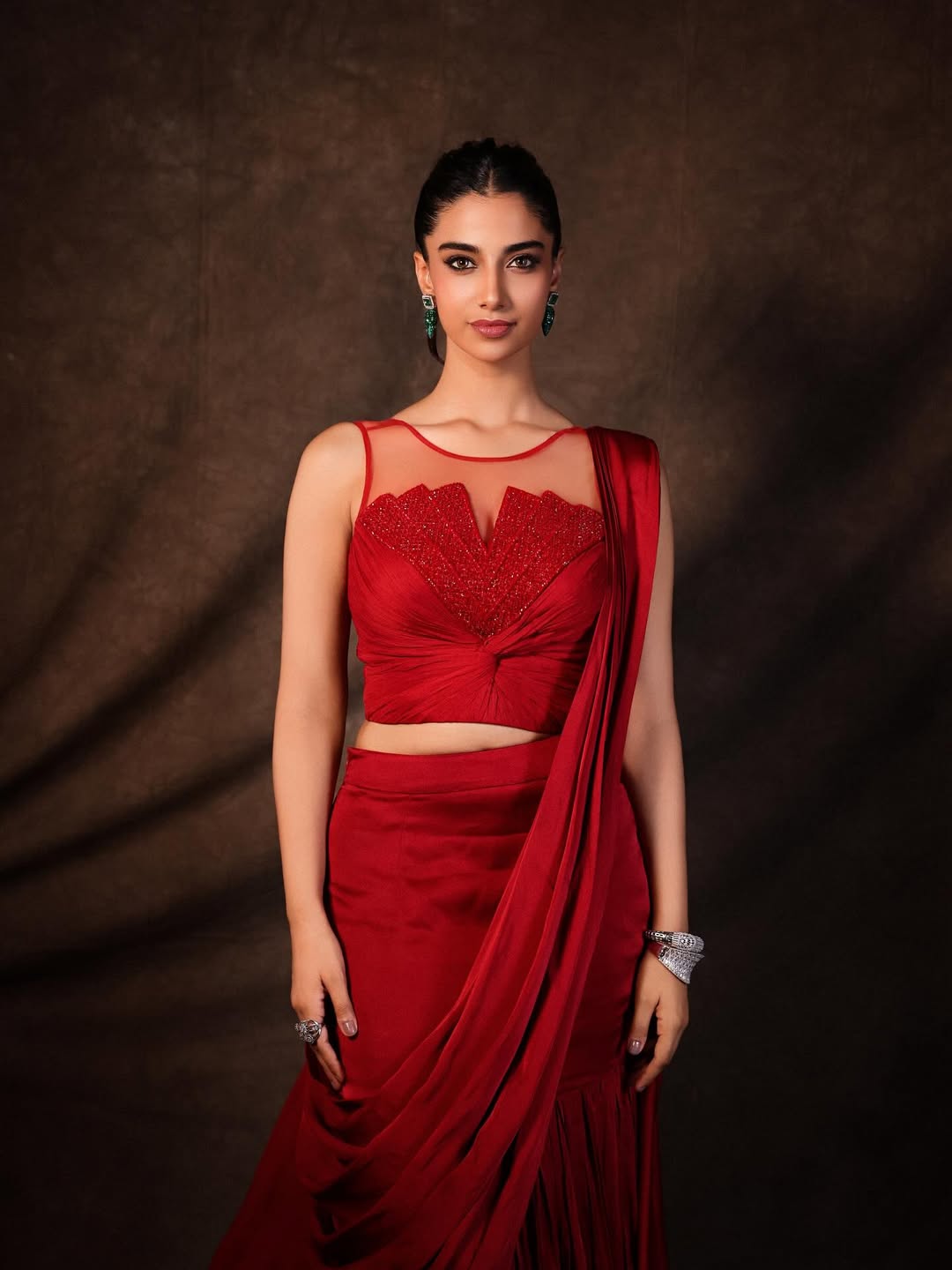 Meenakshi Chaudhary Pics (Source:Instagram)