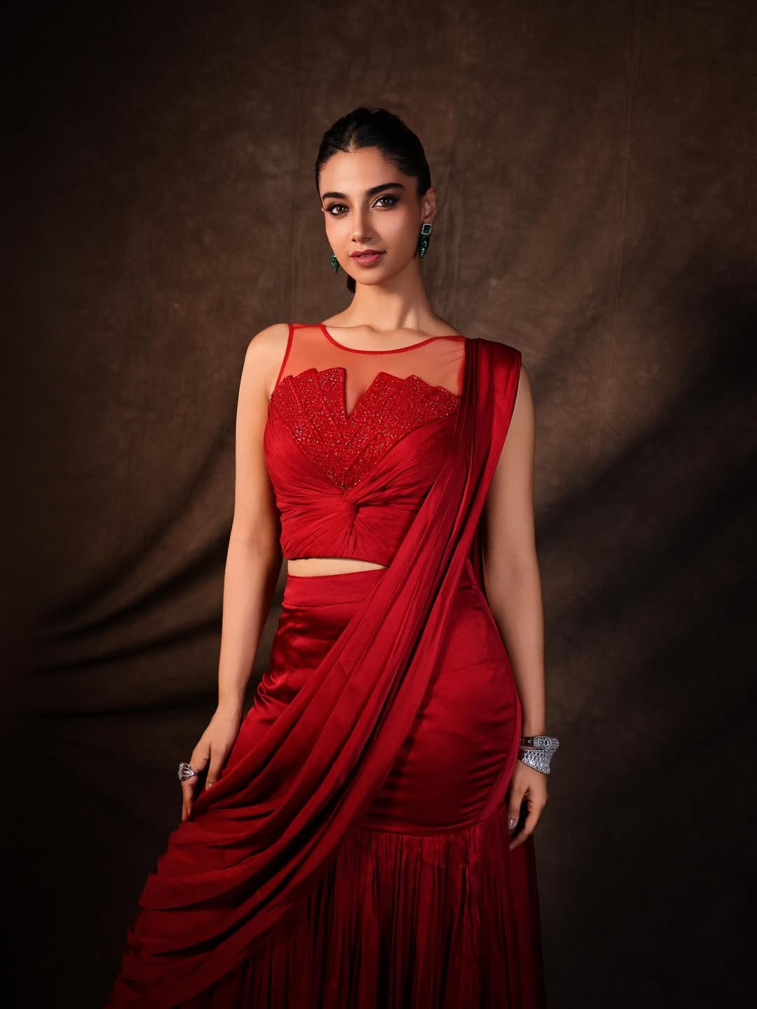 Meenakshi Chaudhary Pics (Source:Instagram)