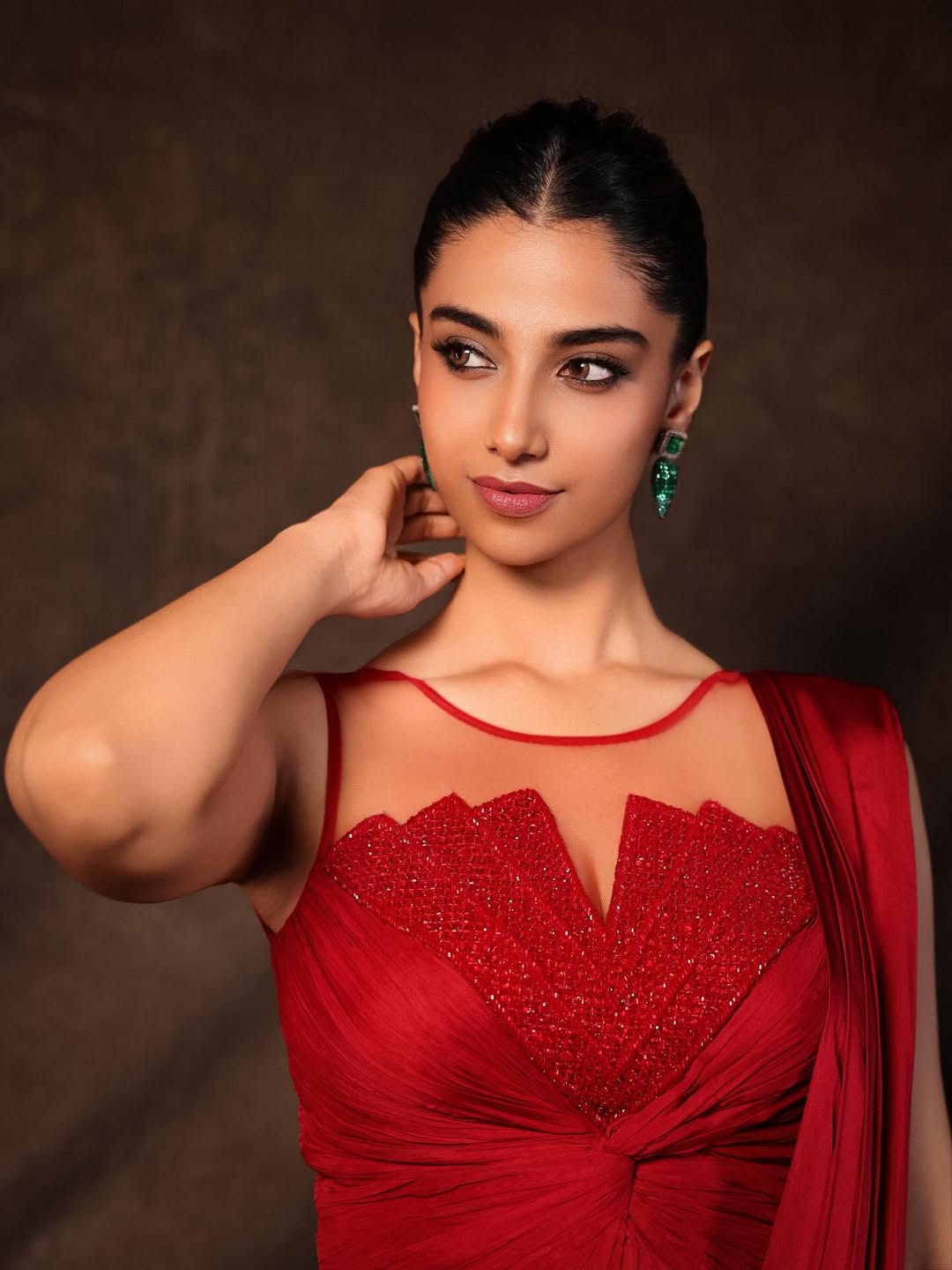 Meenakshi Chaudhary Pics (Source:Instagram)