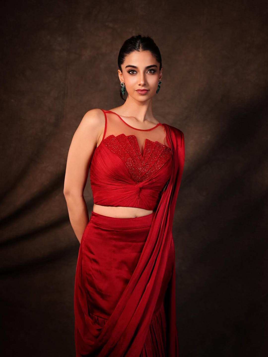 Meenakshi Chaudhary Pics (Source:Instagram)