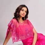 Meenakshi Chaudhary:  పింక్‌ డ్రెస్‌లో గులాబీ మెరిసిపోతున్న మీనాక్షి..