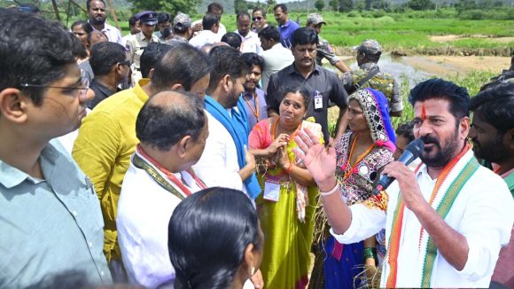 CM Revanth: రూటు మార్చిన కాంగ్రెస్ పార్టీ.. సీఎం రేవంత్ రెడ్డి జిల్లాల పర్యటన ఎప్పటినుంచంటే..!