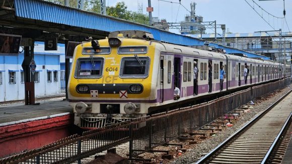 Mumbai Train: మరో రైలు ప్రమాదం.. స్పాట్‌లో ముగ్గురు మృతి, పలువురికి గాయాలు