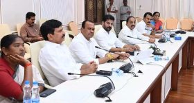 Viral Video: వర్కర్ ను బట్టలిప్పించి కొట్టిన రెస్టారెంట్ ఓనర్.. నెట్టింట వీడియో వైరల్!