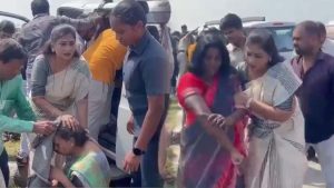 Road Accident: అనకాపల్లి జిల్లాలో ఘోర ప్రమాదం.. క్షతగాత్రులను ఆసుపత్రికి తరలించిన వంగలపూడి అనిత