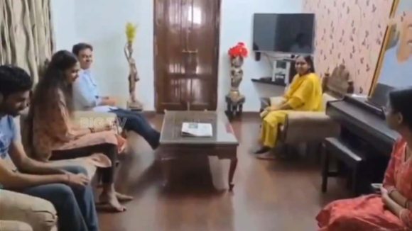 BRS: బీఆర్ఎస్ ఓటమి తర్వాత మాగంటి సునీత నివాసానికి వెళ్లిన కేటీఆర్