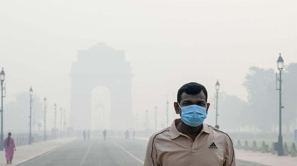 Delhi Air Pollution: ఢిల్లీలో పెరుగుతున్న గాలి కాలుష్యం.. వ్యాధుల బారిన పడుతున్న ప్రజలు..