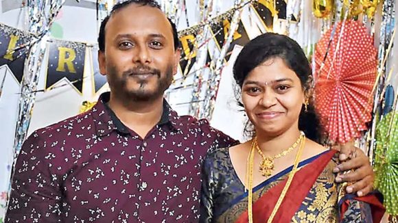 Hyderabad: శంషాబాద్‌లో తీవ్ర విషాదం.. భార్య మరణాన్ని తట్టుకోలేక భర్త ఆత్మహత్య..