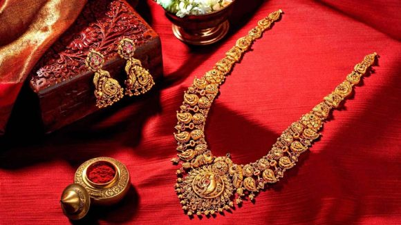 Today Gold Rate: ఒక్కసారిగా కుప్పకూలిన బంగారం ధరలు.. తులం ఎంతో తెలిస్తే షాక్..!