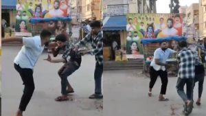 Hyderabad: యువకుడిపై నడిరోడ్డుపై కత్తితో దాడి.. హైదరాబాద్‌లో మరో హత్యా యత్న ఘటన