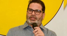 Netflix: అడల్ట్ కంటెంట్ కి స్కిప్ బటన్.. అదంతా నమ్మావంటే అంతే