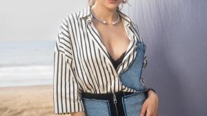 Rakul Preeth Singh : చూపులతో మత్తెక్కిస్తున్న రకుల్.. స్టిల్స్ మాములుగా లేవు..