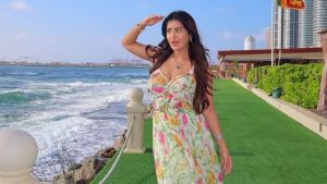 Rashi Singh :  పూల డ్రెస్ లో రాశి పరువాల విందు.. ఇంత అందాన్ని తట్టుకోలేరమ్మా..!