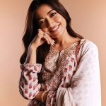 Rashmika Mandanna : క్యూట్ స్మైల్ తో మనసు దోచుకుంటున్న రష్మిక.. చూడకుండా ఉండలేరు..