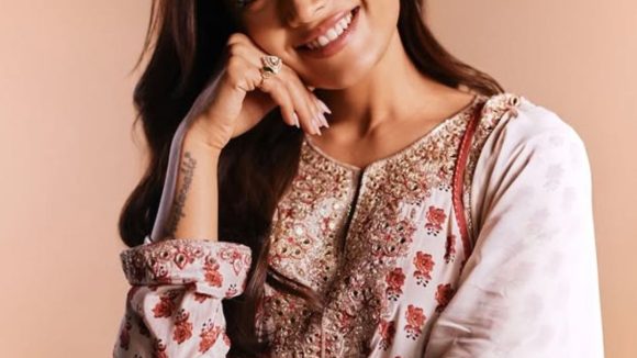 Rashmika Mandanna : క్యూట్ స్మైల్ తో మనసు దోచుకుంటున్న రష్మిక.. చూడకుండా ఉండలేరు..