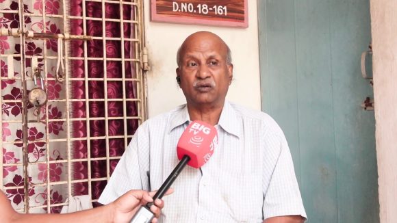 IBomma Ravi Father: వాళ్లు ఏం అయిన ఆకాశంలో నుంచి ఊడి పడ్డారా.. మెగా హీరోలపై ఐ బొమ్మ రవి తండ్రి షాకింగ్ కామెంట్