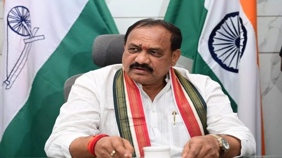 Mahesh Kumar Goud: దాతృత్వం చాటుకున్న మహేష్ కుమార్ గౌడ్.. స్వగ్రామ అభివృద్ధికి 11 ఎకరాల భూమి విరాళం