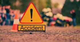 Road Accident: కూలీలు వెళ్తున్న టాటా ఏసీ వాహనం బోల్తా.. స్పాట్‌లో 20 మంది