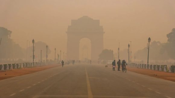 Delhi Air Pollution: గ్యాస్ ఛాంబర్⁪లా మారిపోయిన ఢిల్లీ.. ప్రభుత్వం కీలక నిర్ణయం