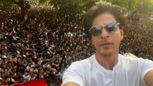 Shahrukh Khan: షారుక్ ఫ్యాన్స్ కి ఘోర అవమానం.. సిబ్బందిపై మండిపడ్డ కింగ్!