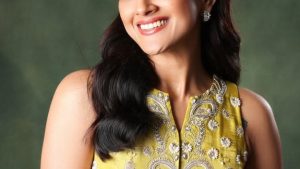Shraddha Srinath: క్యూట్ స్మైల్ తో కట్టిపడేస్తున్న శ్రద్దా.. సూపర్ మావా…
