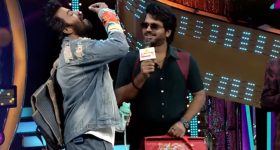 Sudigali Sudheer : అడ్డంగా బుక్కయిన సుడిగాలి సుధీర్.. నోరు జారిన సింగర్..నవ్వు ఆపుకోలేరు..!