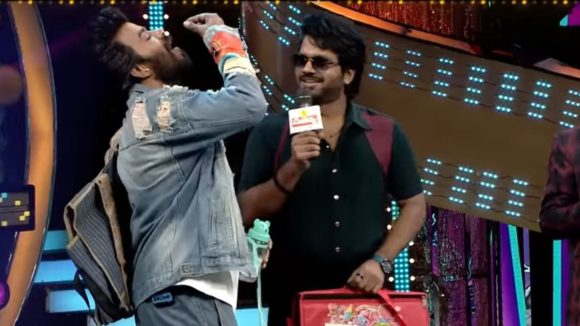 Sudigali Sudheer : అడ్డంగా బుక్కయిన సుడిగాలి సుధీర్.. నోరు జారిన సింగర్..నవ్వు ఆపుకోలేరు..!