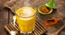 Turmeric Milk: రాత్రి పూట పాలల్లో చిటికెడు పసుపు కలుపుకుని తాగారంలే మీరు ఊహించని ప్రయోజనాలు
