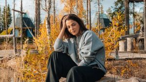 Wamiqa Gabbi: నేచర్ ను ఎంజాయ్ చేస్తున్న వామిక.. స్టిల్స్ సూపర్…