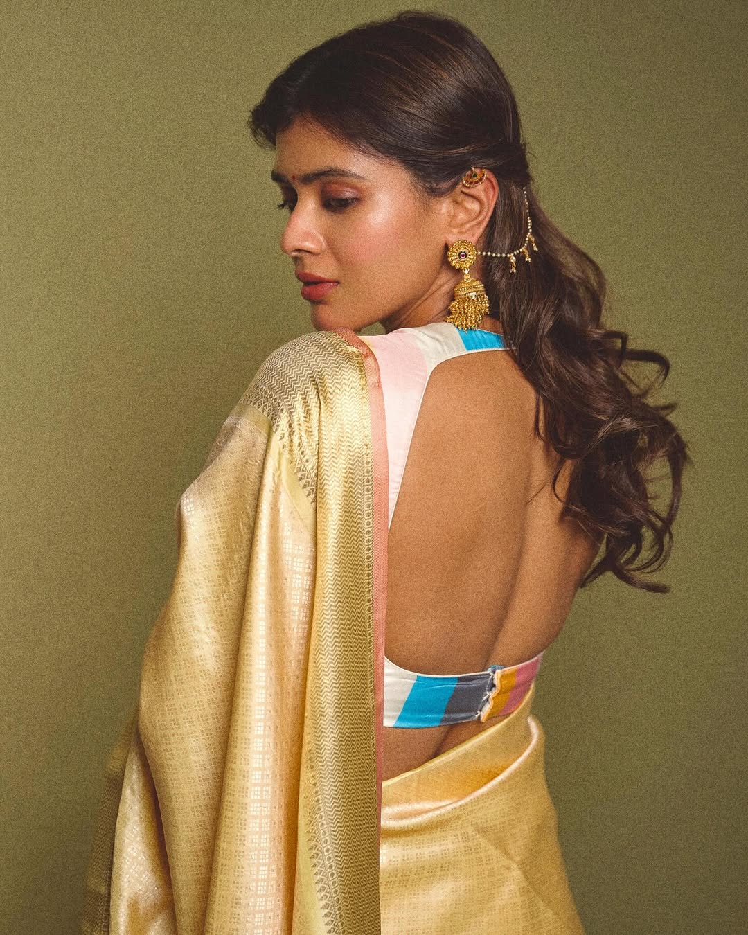 Actress hebah patel Photo Gallery