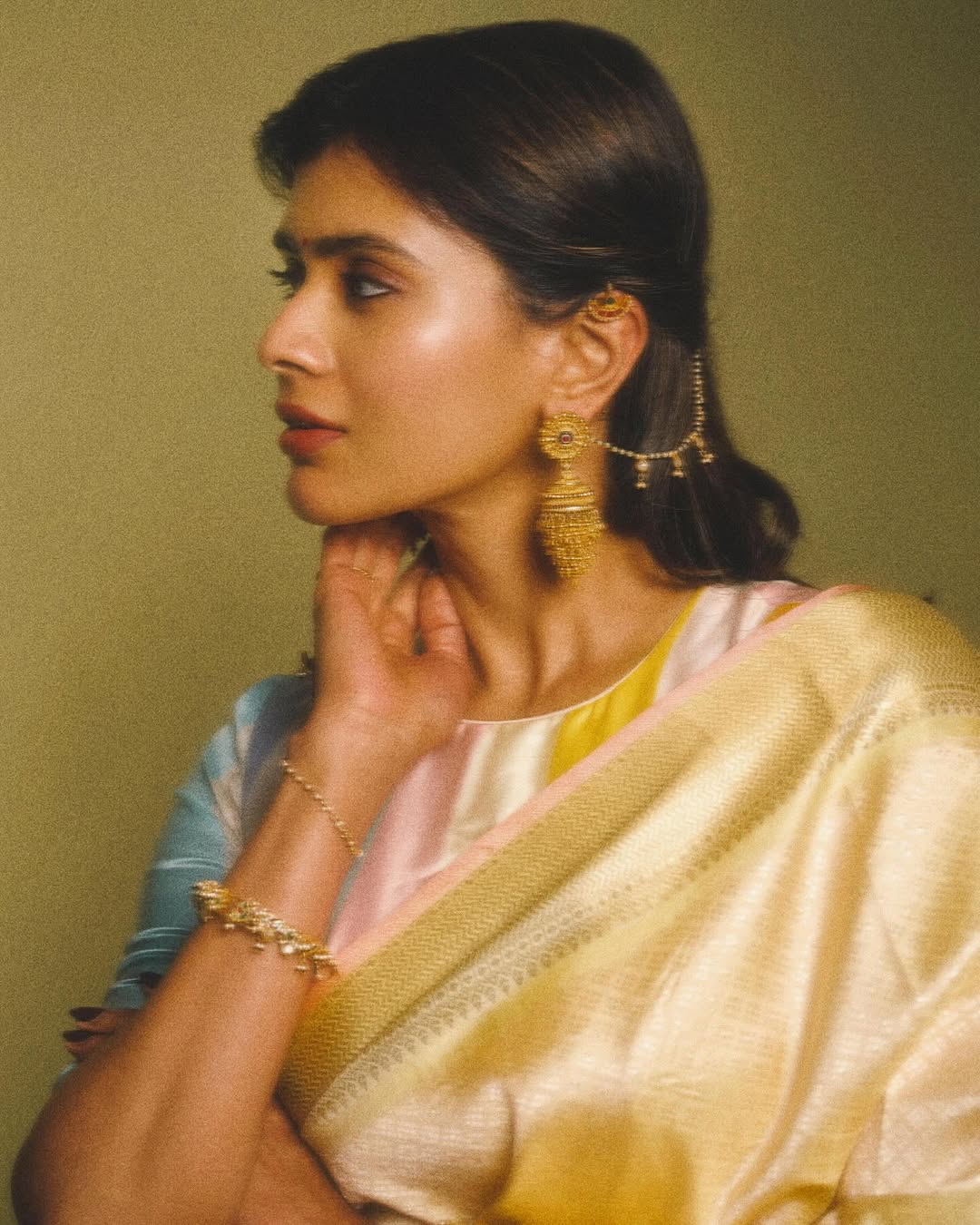 Actress hebah patel Photo Gallery