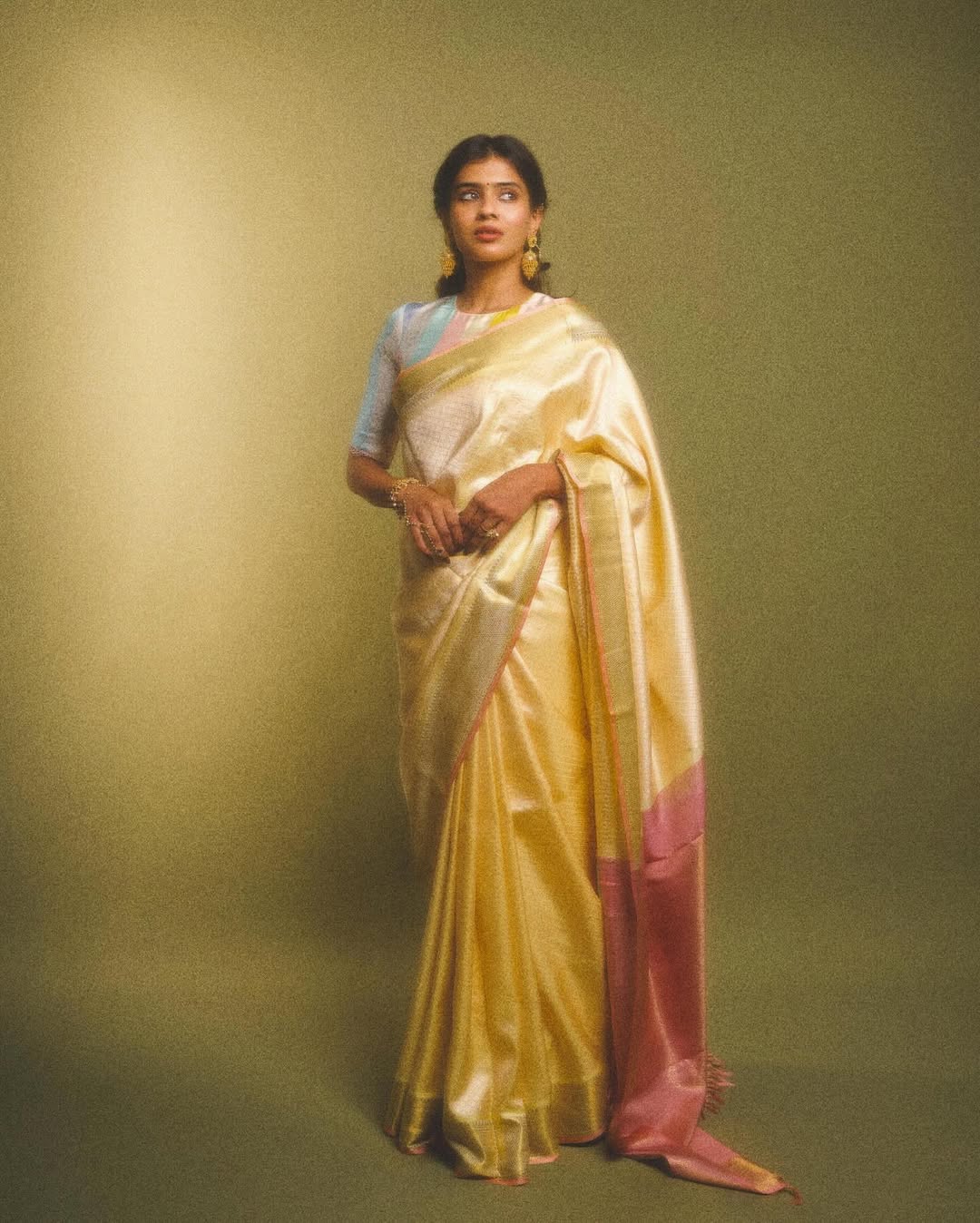 Actress hebah patel Photo Gallery