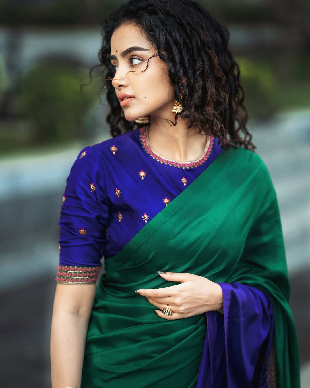 Anupama parameswaran (Source: Instragram) Actress Anupama parameswaran Photo Gallery
