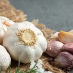 Garlic: కొలెస్ట్రాల్‌కి చెక్ పెట్టే అద్భుత ఔషధం.. పచ్చి వెల్లుల్లిని తీసుకునే సరైన పద్ధతి ?