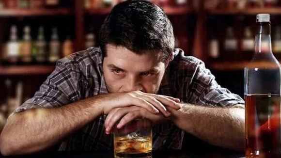 Alcohol: ఫ్యాటీ లివర్ నుంచి సిర్రోసిస్ వరకు.. ఆల్కహాల్ కాలేయాన్ని ఎలా పాడు చేస్తుంది ?