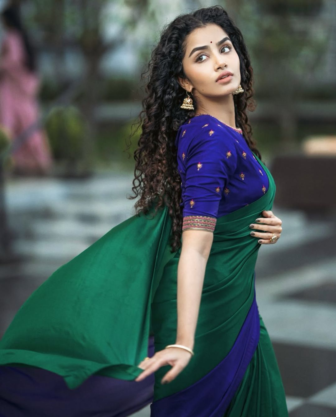 Anupama Parameswaran: చీరకట్టులో అనుపమ అందాలు!